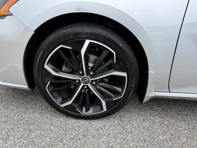Used 2023 Nissan Altima 2.5 SR FWD image 14