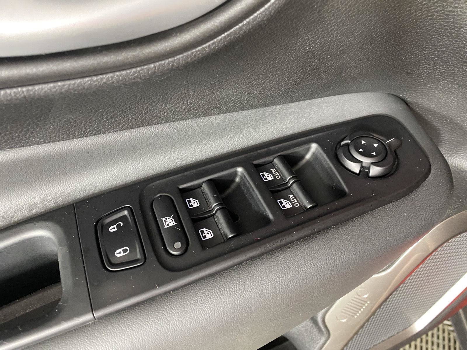 Used 2023 Jeep Renegade Latitude AWD/4WD image 20
