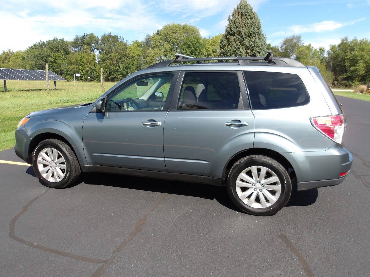 Used 2013 Subaru Forester 2.5X Premium w/ All-Weather Pkg AWD/4WD image 12
