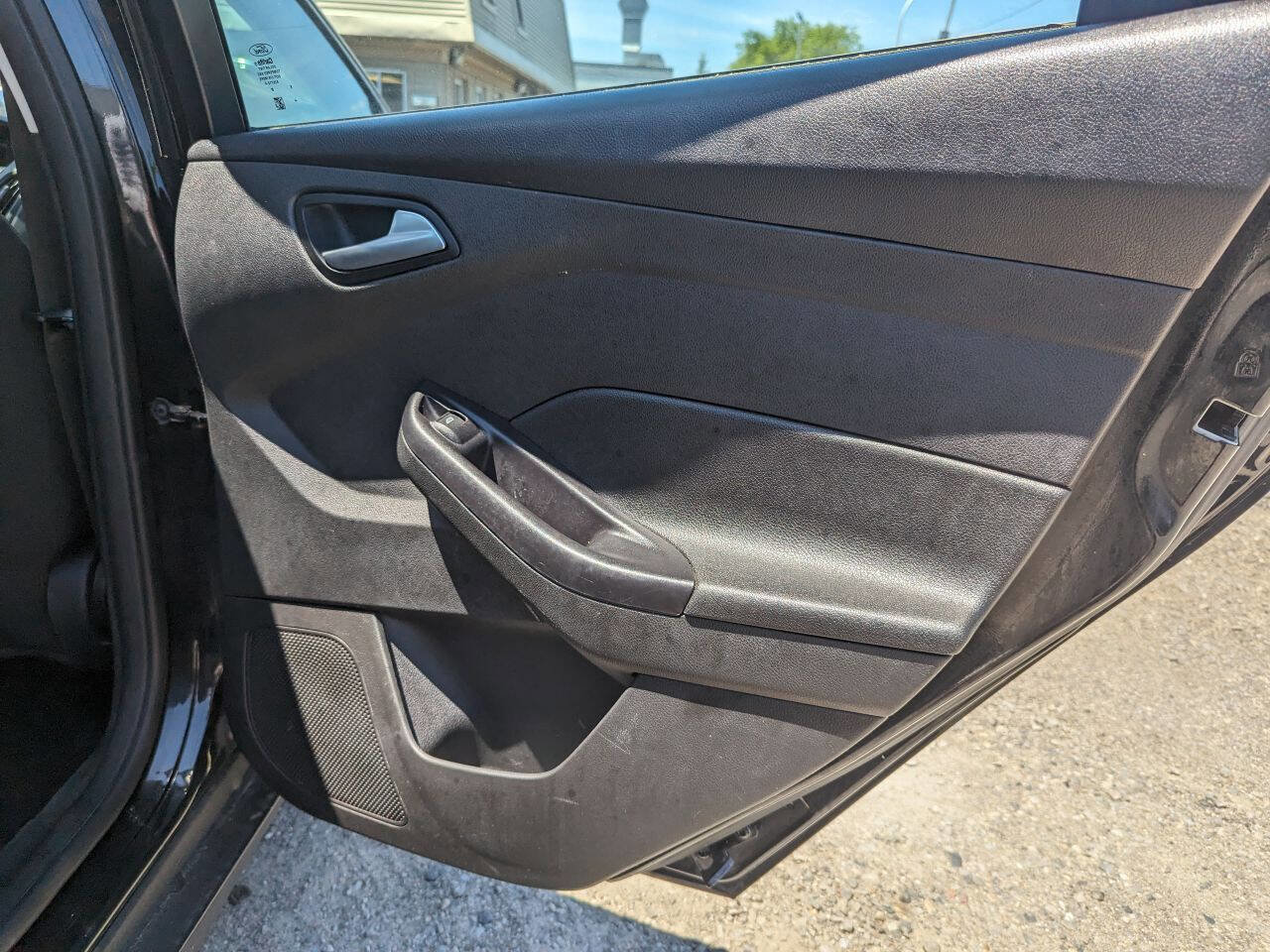 Used 2015 Ford Focus SE w/ SE Cold Weather Package image 15