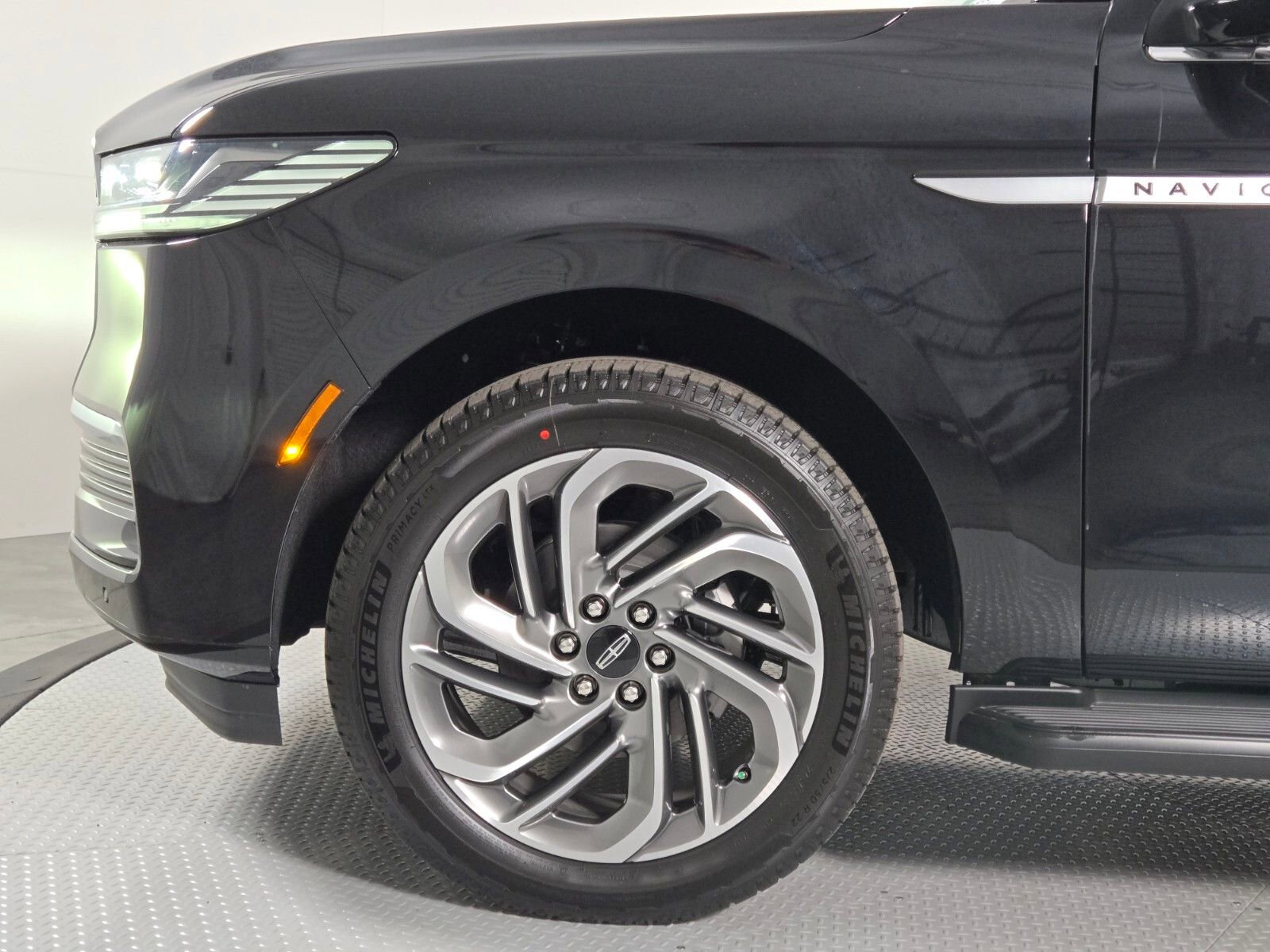 New 2026 Lincoln Navigator L Premier AWD/4WD image 11