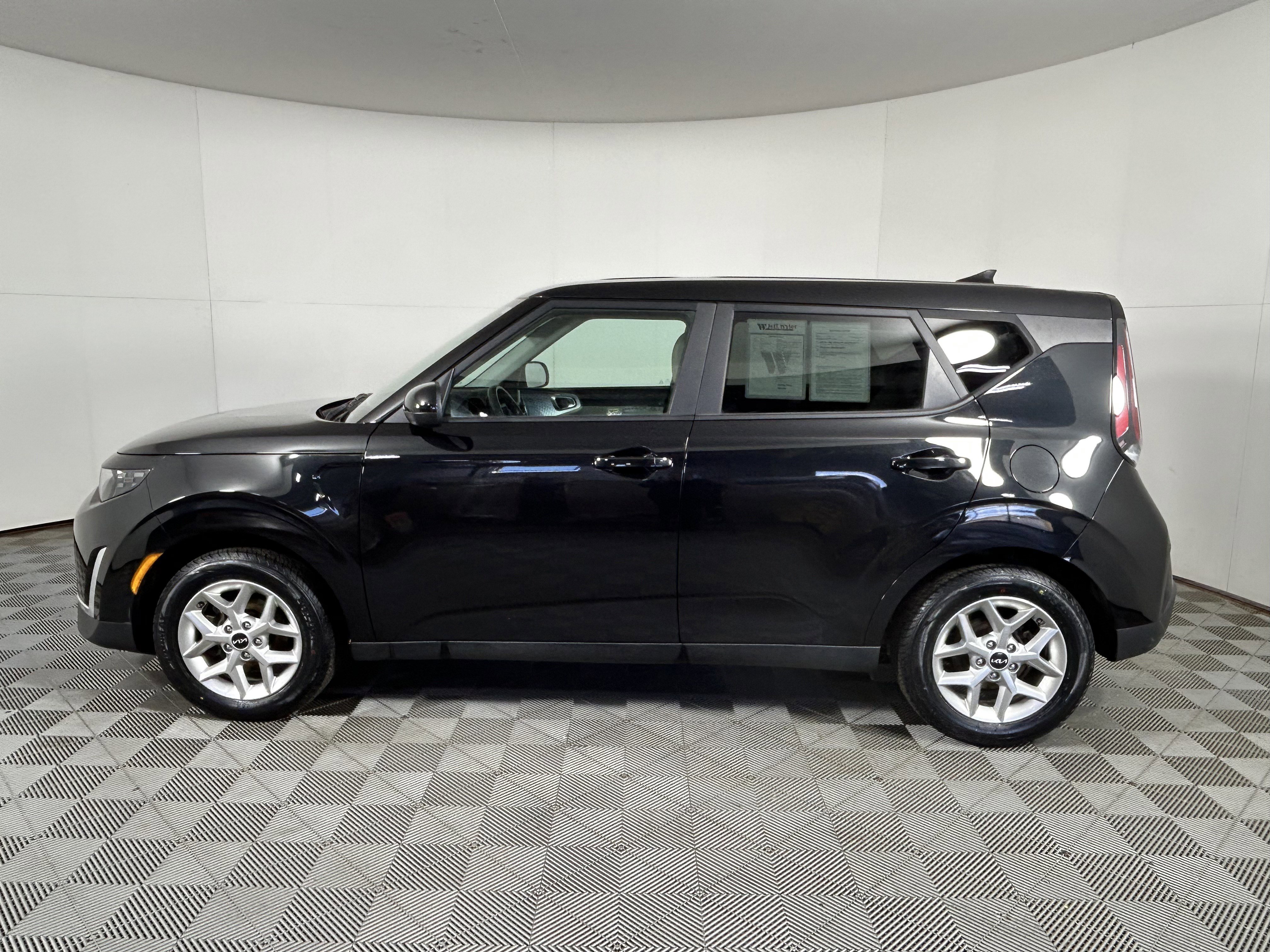 Certified 2023 Kia Soul LX w/ LX Technology Package image 8