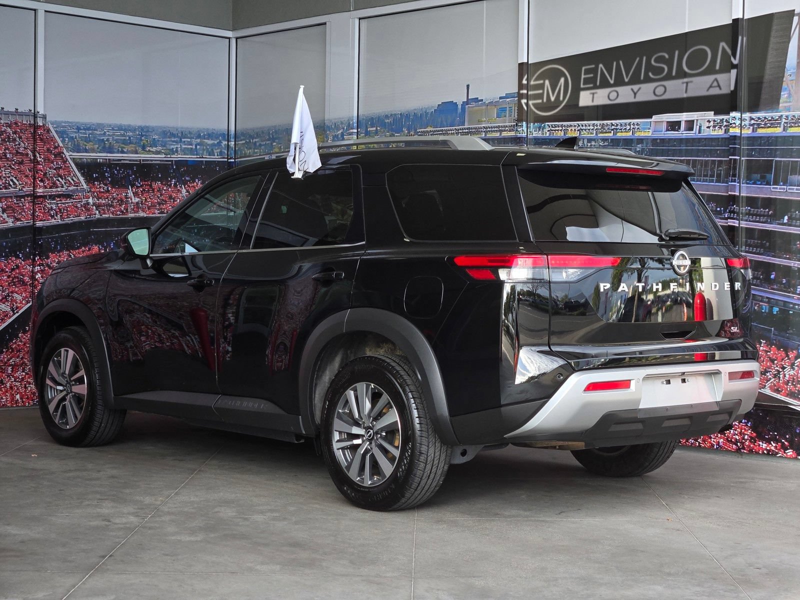 Used 2025 Nissan Pathfinder SL FWD image 6