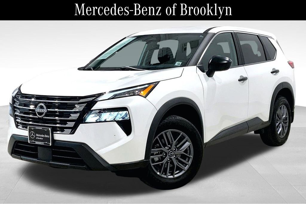 Used 2024 Nissan Rogue S image 2