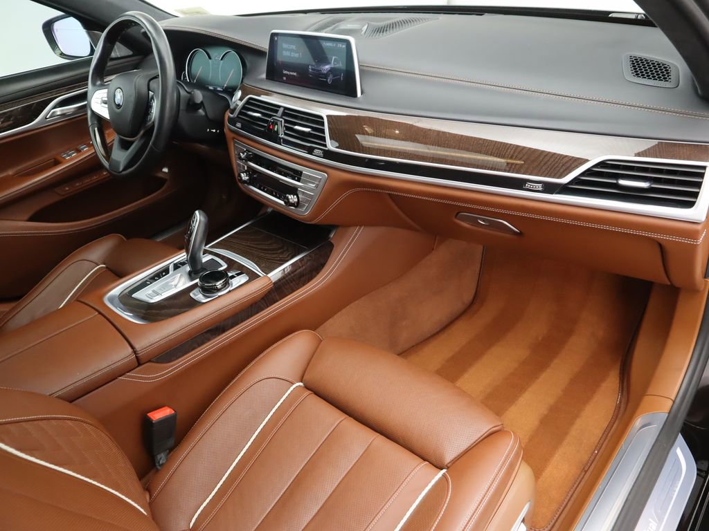 Used 2019 BMW 750i w/ Executive Package image 18