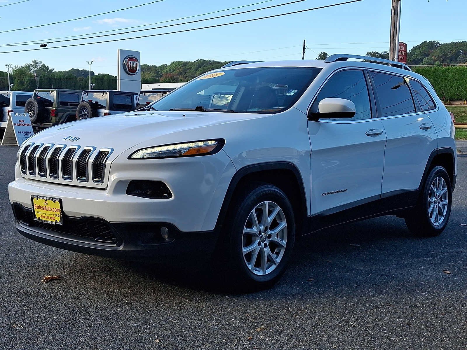 Used 2016 Jeep Cherokee Latitude AWD/4WD image 3