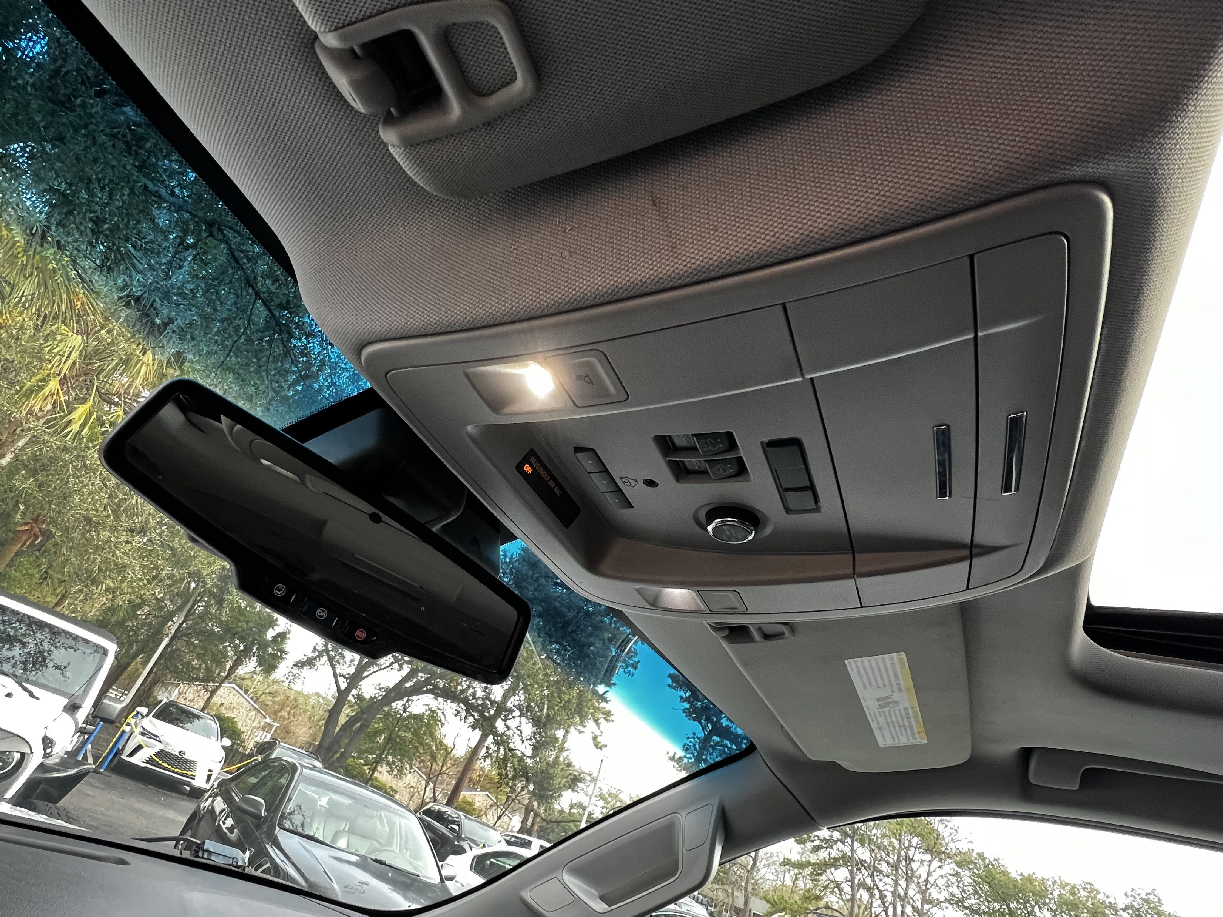 Used 2018 Chevrolet Suburban LT image 31