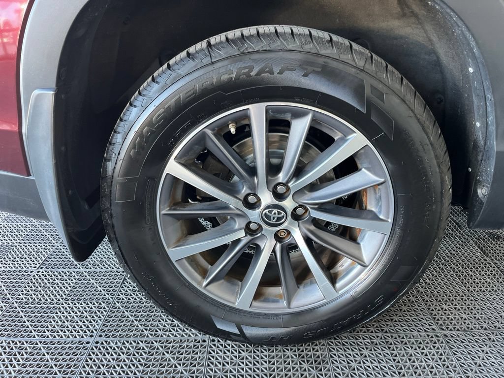 Used 2019 Toyota Highlander XLE AWD/4WD image 27