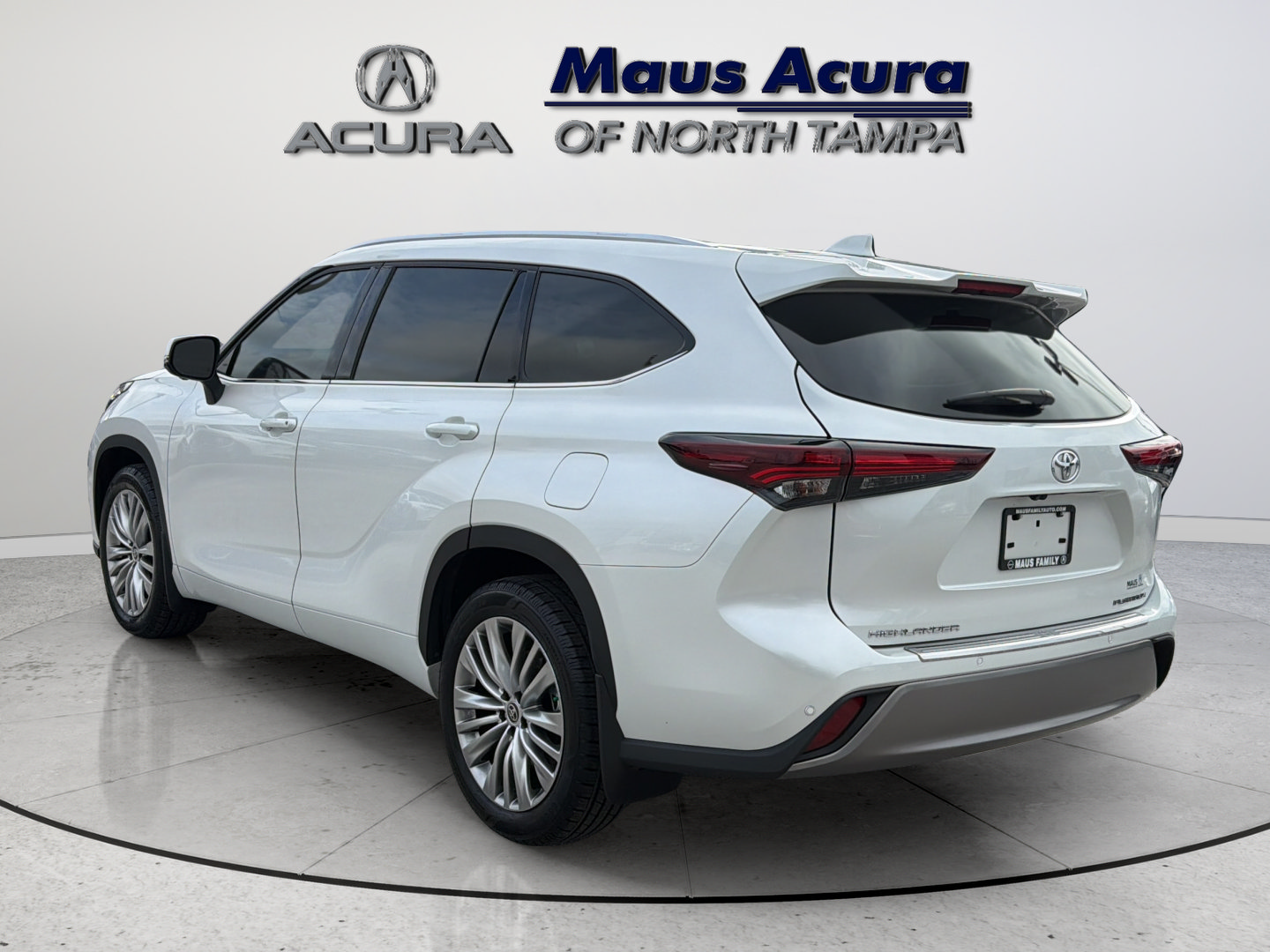 Used 2024 Toyota Highlander Platinum FWD image 8