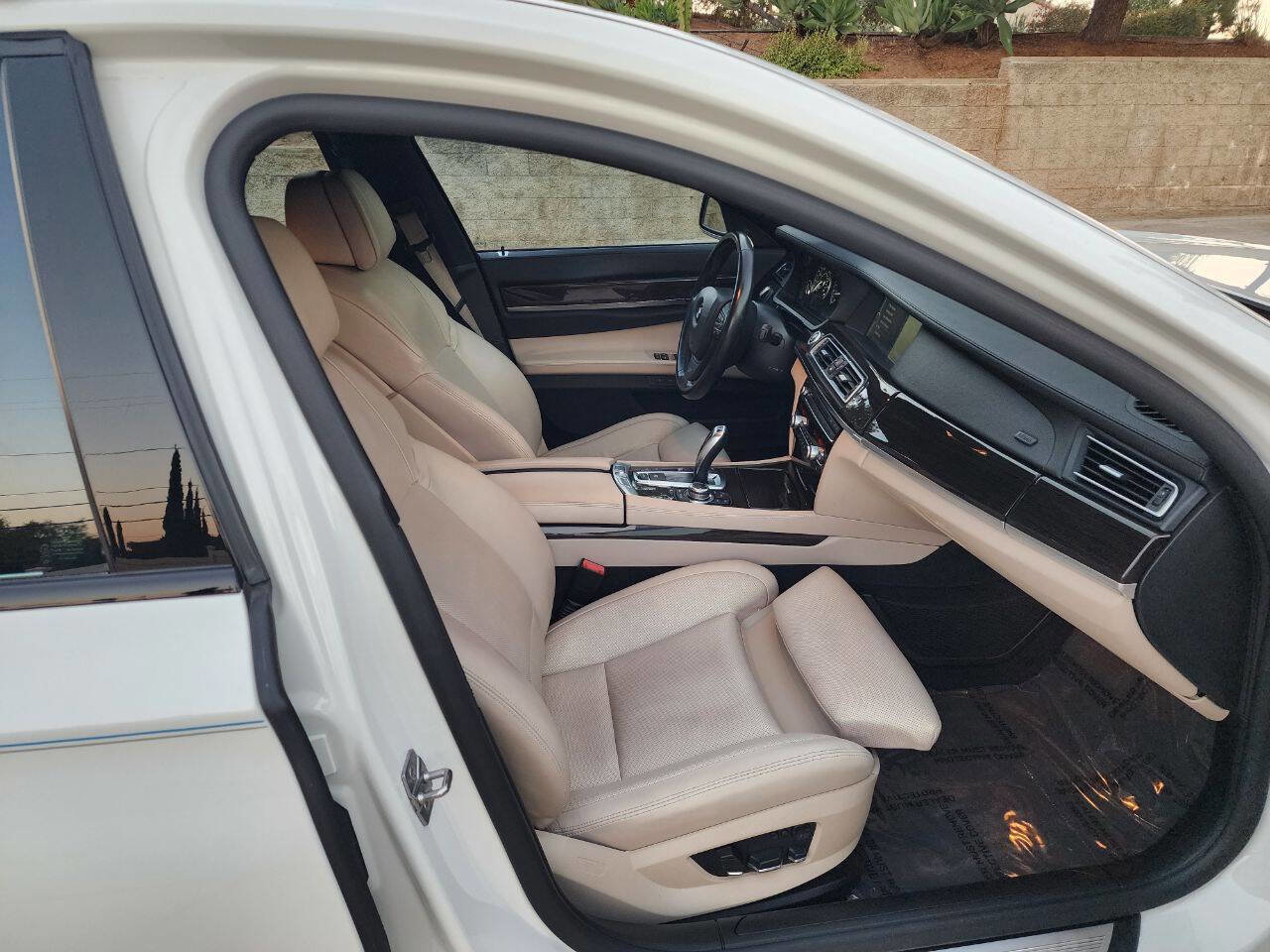 Used 2012 BMW 750Li w/ Driver Assistance Pkg image 26