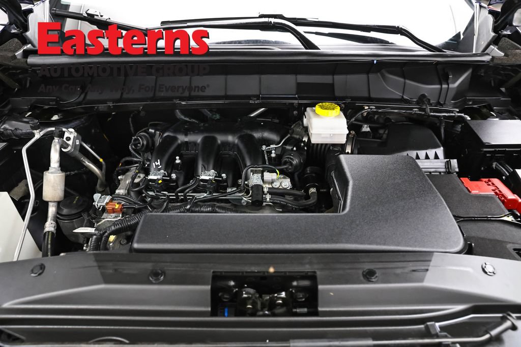 Used 2025 Nissan Pathfinder SV FWD image 7