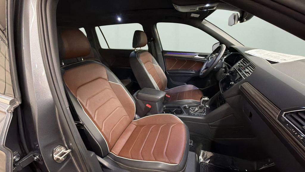 Used 2023 Volkswagen Tiguan SEL R-Line image 9