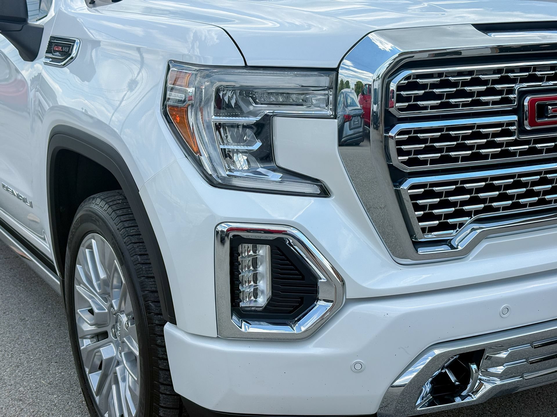Used 2021 GMC Sierra 1500 Denali w/ Denali Ultimate Package AWD/4WD image 3