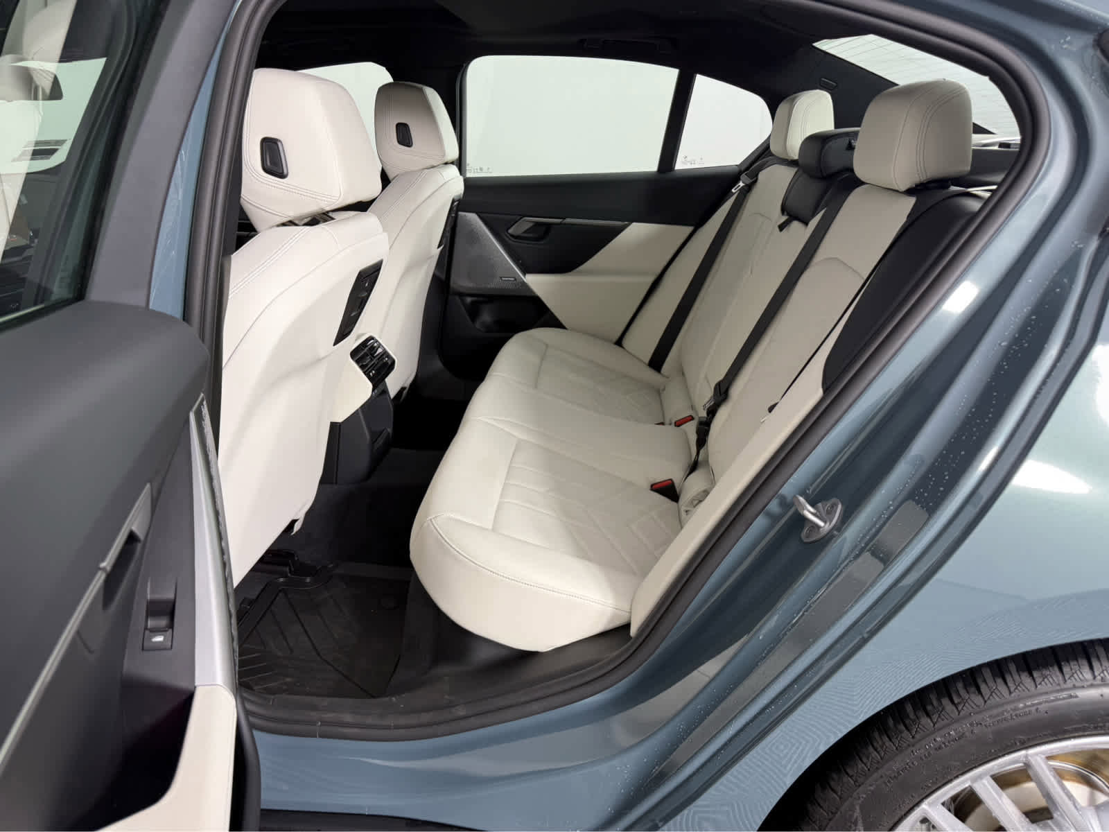 Certified 2025 BMW 530i xDrive 530i xDrive image 16