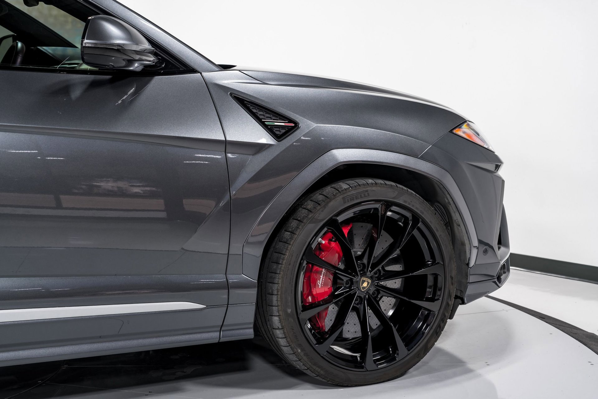 Used 2020 Lamborghini Urus image 51