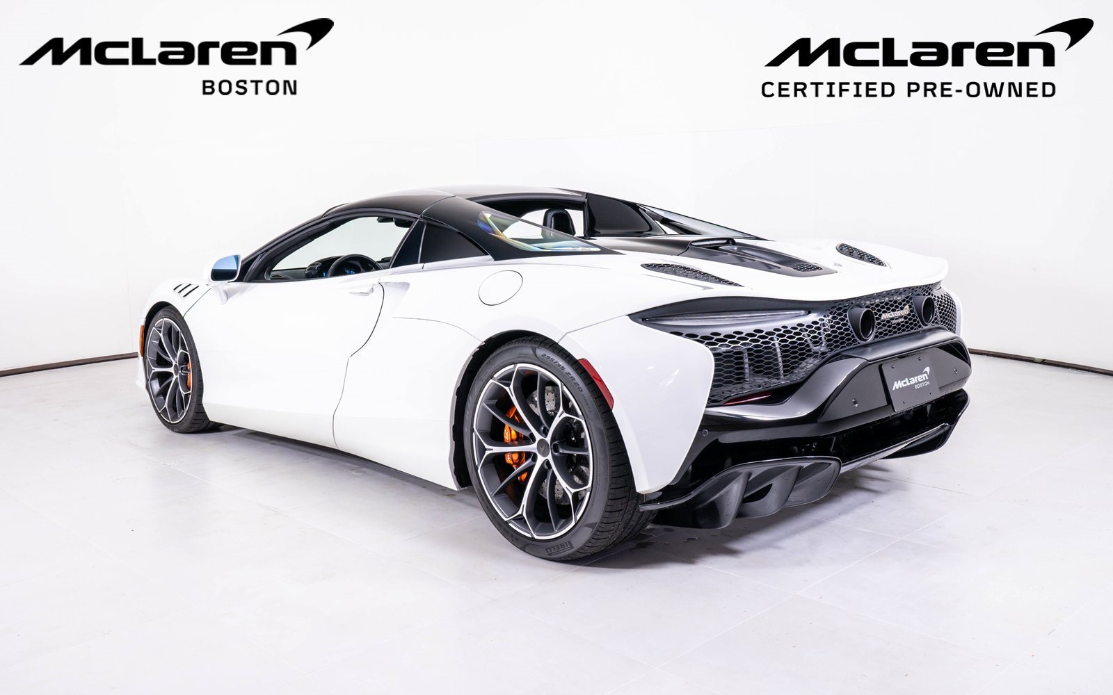 Used 2025 McLaren Artura Spider image 4