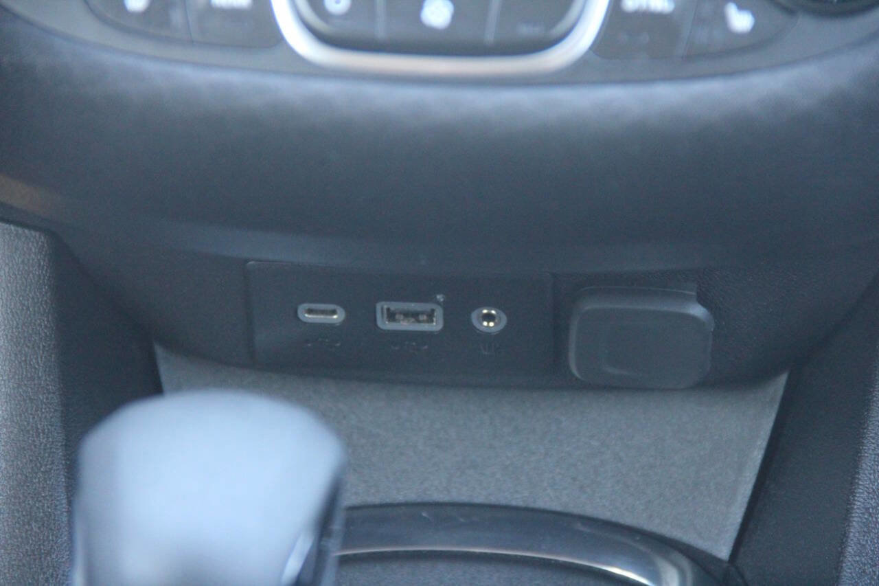 Used 2024 Chevrolet Malibu LT image 17