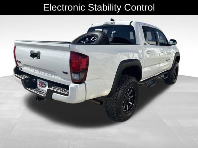 Used 2021 Toyota Tacoma SR5 w/ Trail Edition image 8