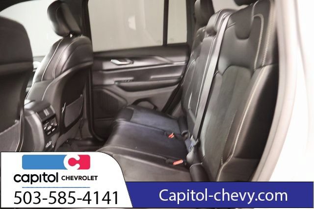 Used 2025 Jeep Grand Cherokee Altitude AWD/4WD image 34