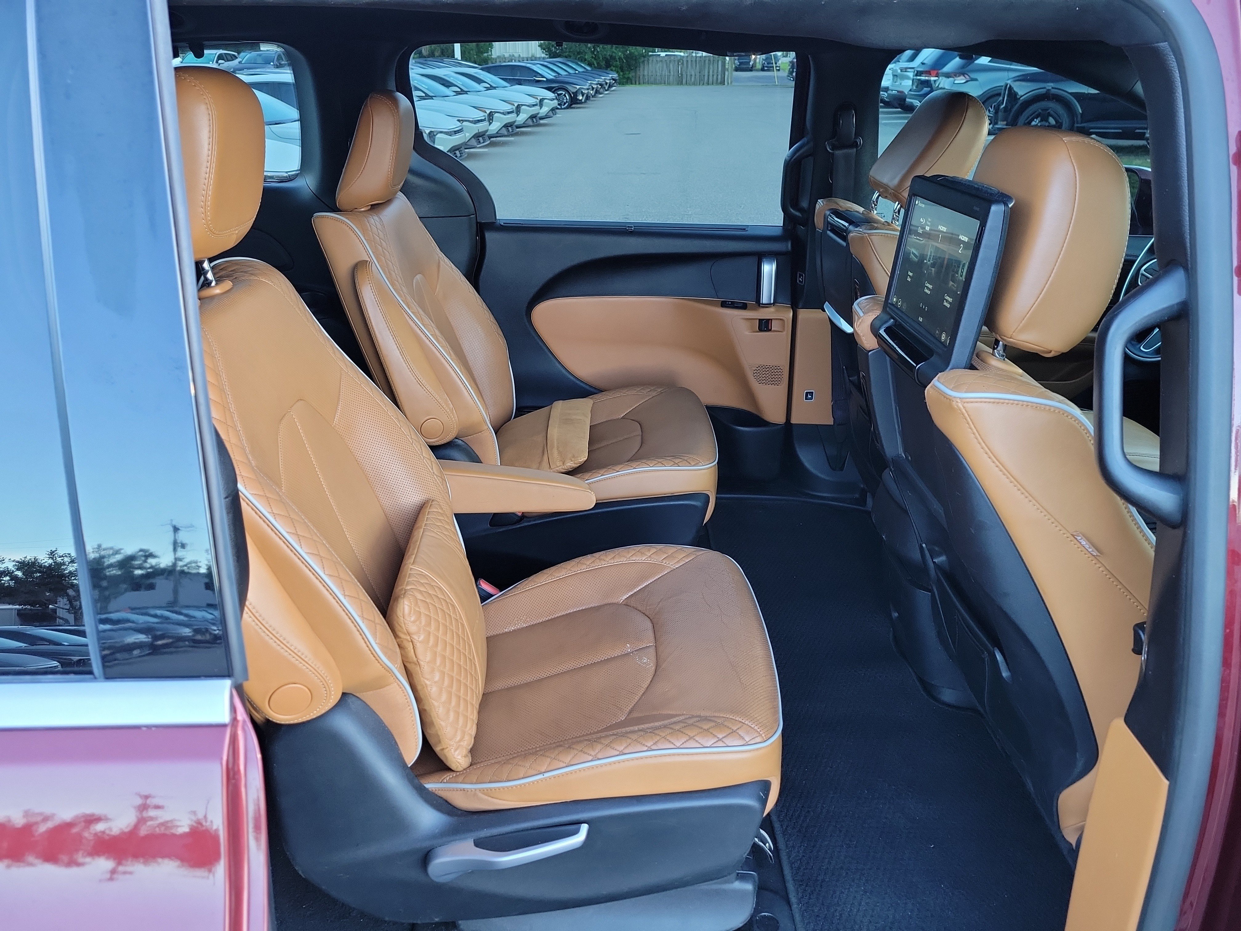 Used 2021 Chrysler Pacifica Pinnacle FWD image 13