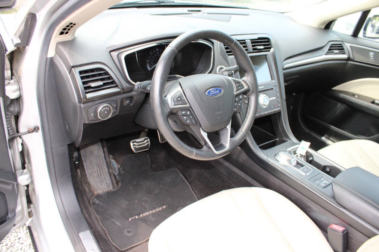 Used 2017 Ford Fusion Energi Titanium FWD image 13
