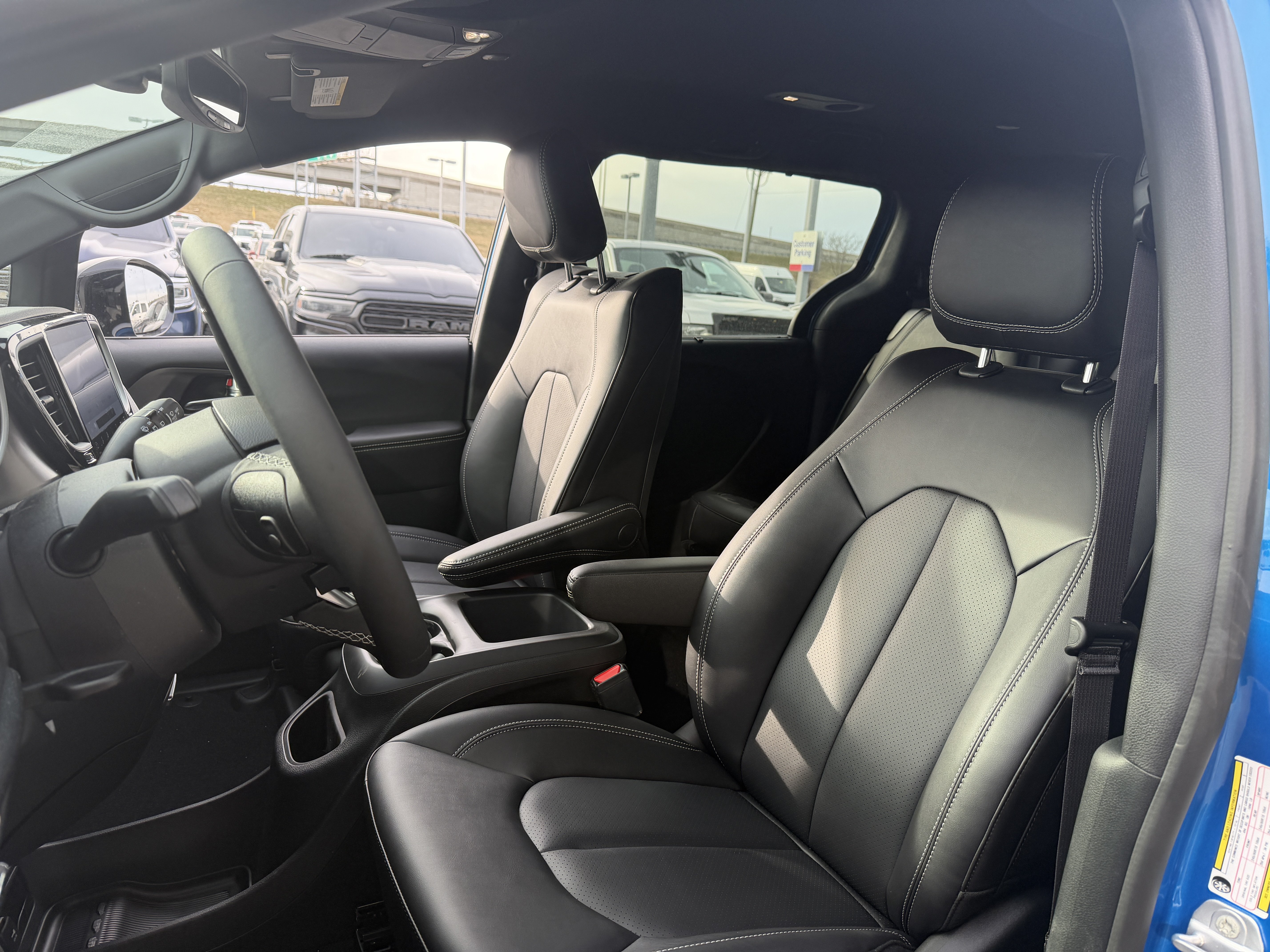 New 2026 Chrysler Pacifica Select AWD/4WD image 33