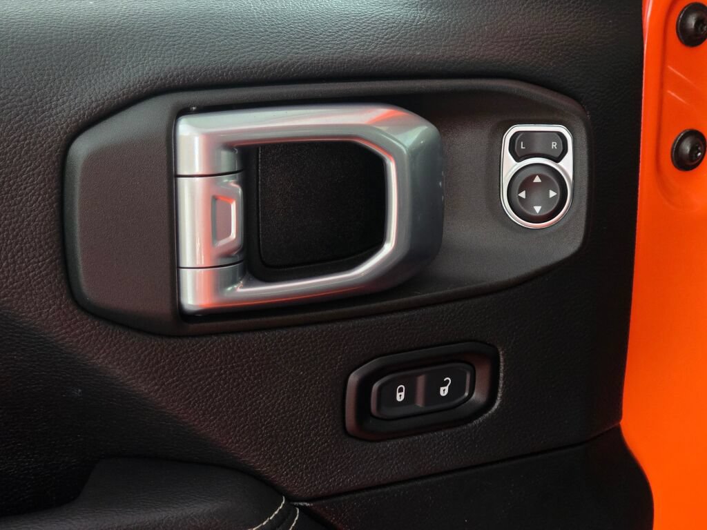 Used 2023 Jeep Wrangler Unlimited Sahara AWD/4WD image 39