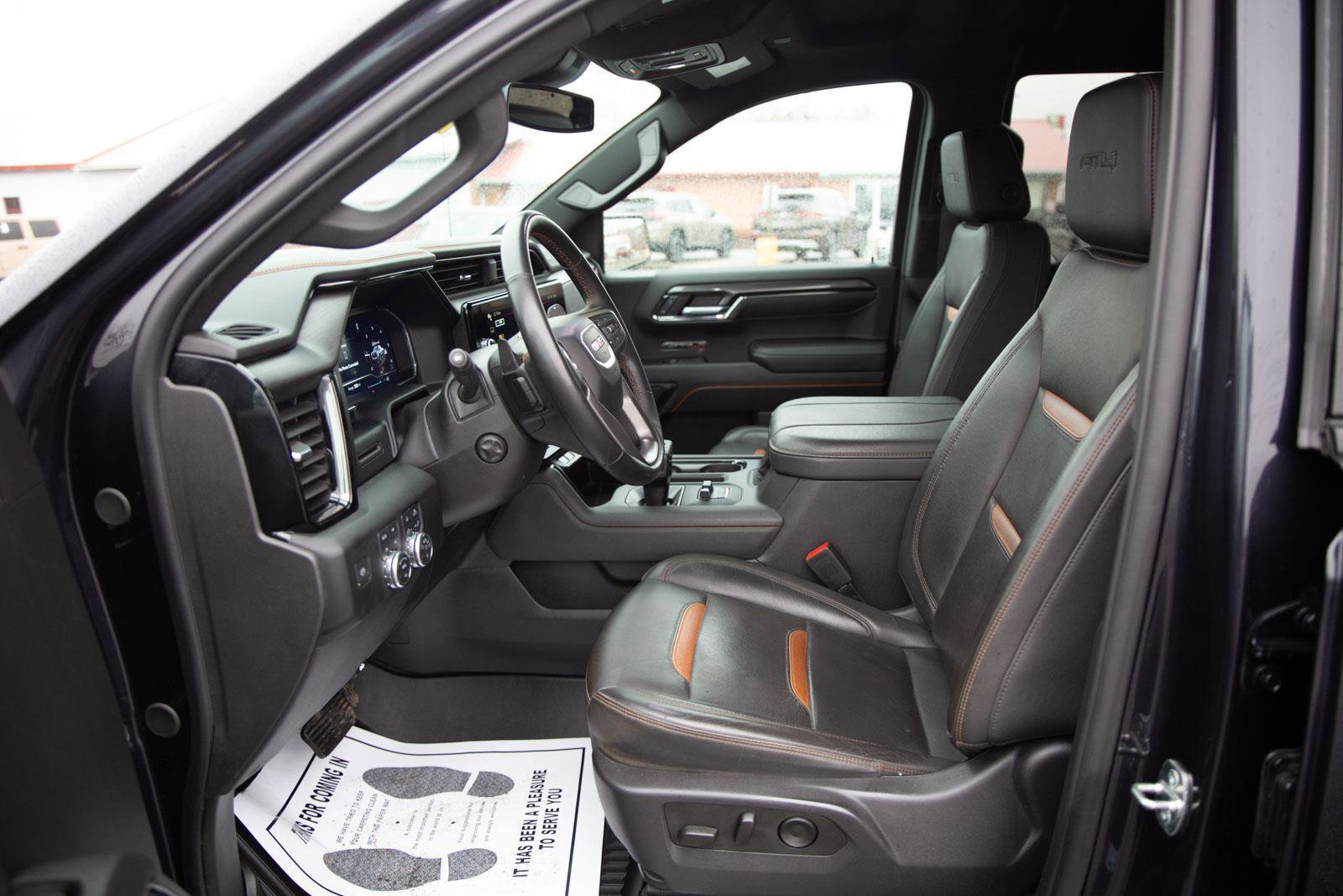 Certified 2024 GMC Sierra 1500 AT4 w/ AT4 Preferred Package image 3