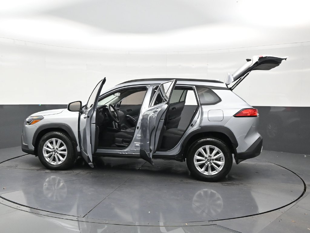 Used 2024 Toyota Corolla Cross LE w/ Moonroof Package FWD image 29