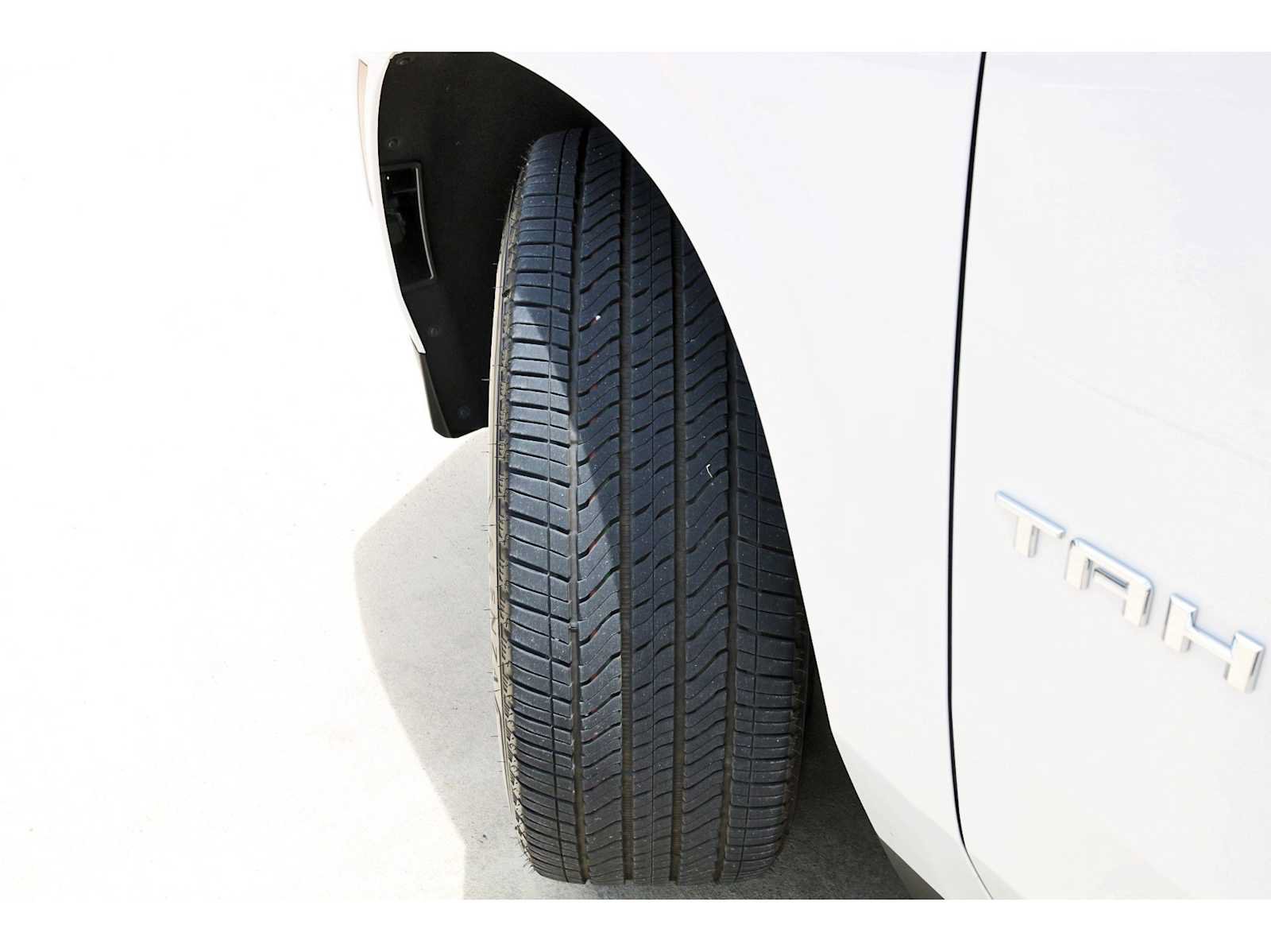 Used 2025 Chevrolet Tahoe High Country AWD/4WD image 29