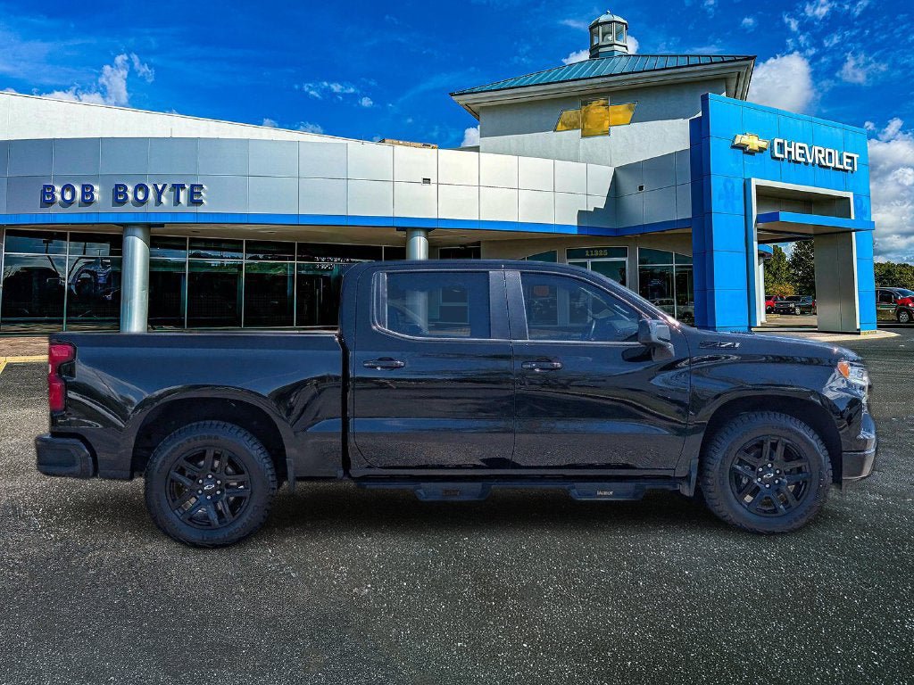 Used 2023 Chevrolet Silverado 1500 RST w/ Convenience Package II AWD/4WD image 2