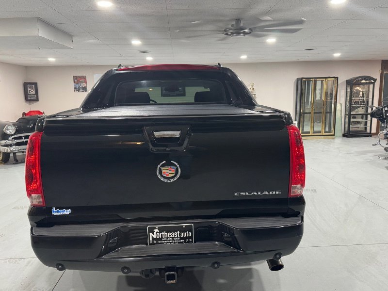 Used 2013 Cadillac Escalade EXT Premium image 3