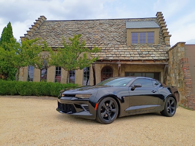 Used 2018 Chevrolet Camaro SS RWD image 1