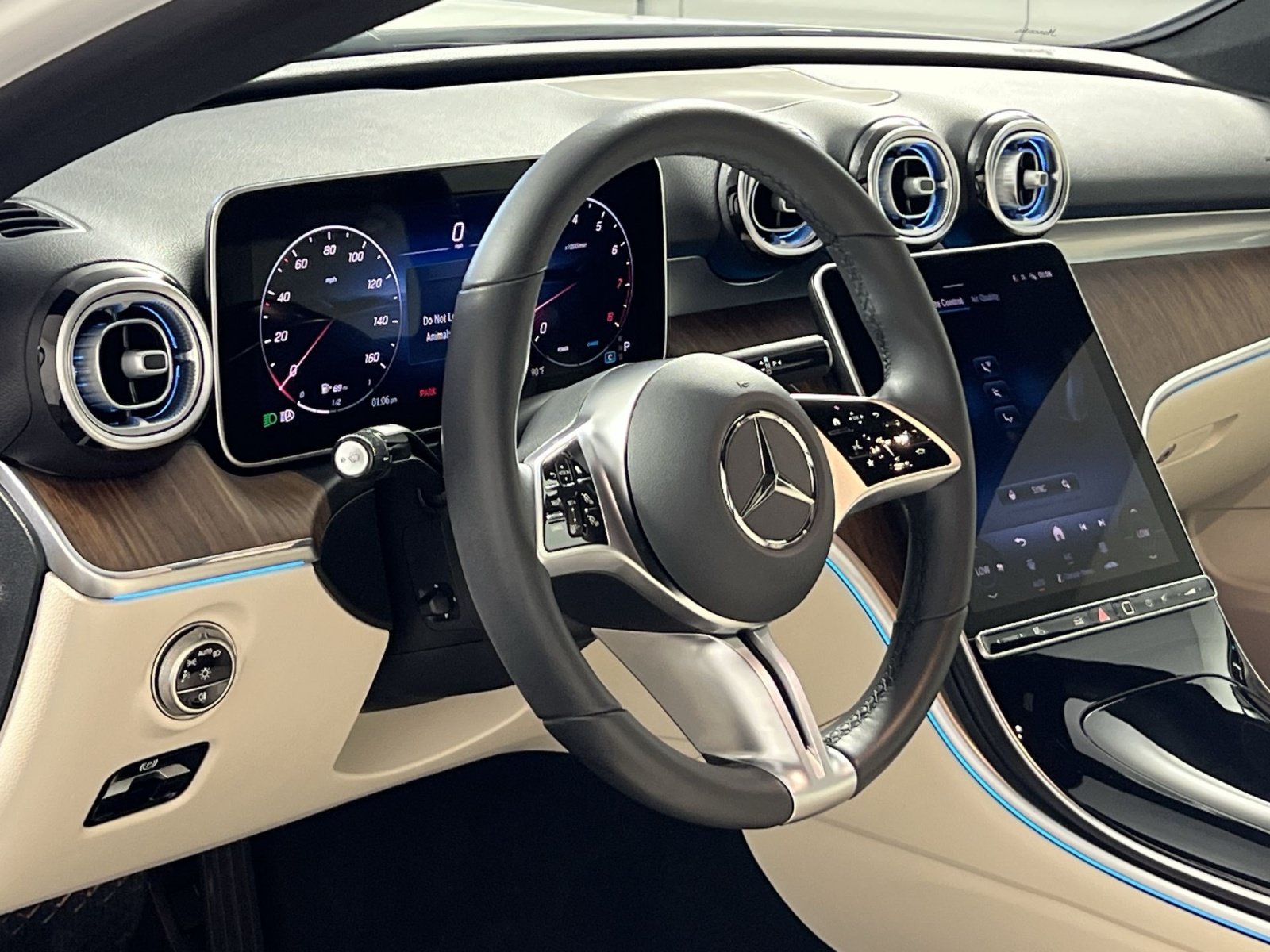 Used 2025 Mercedes-Benz C 300 4MATIC Sedan image 17