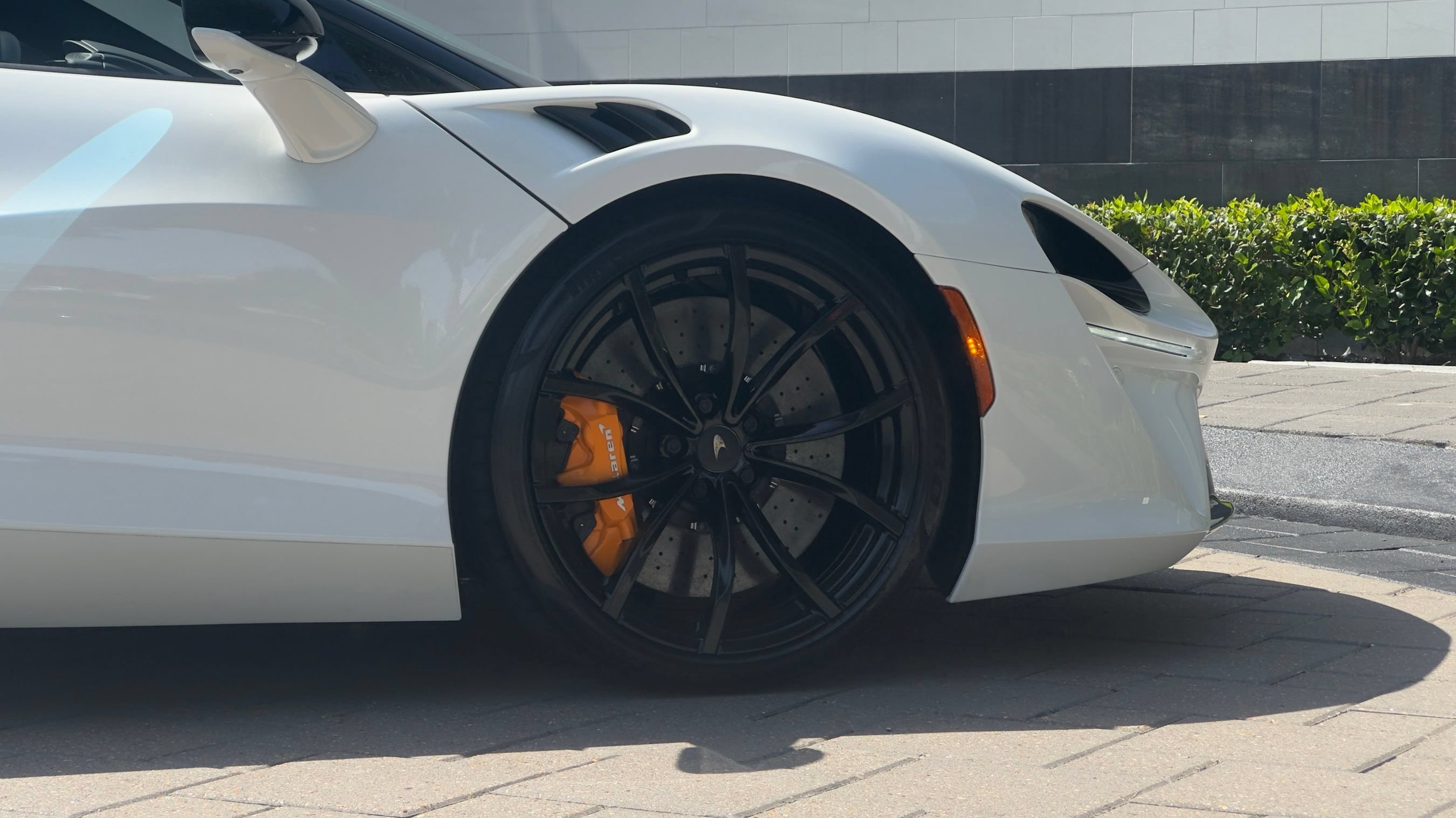 Used 2025 McLaren Artura Spider RWD image 6