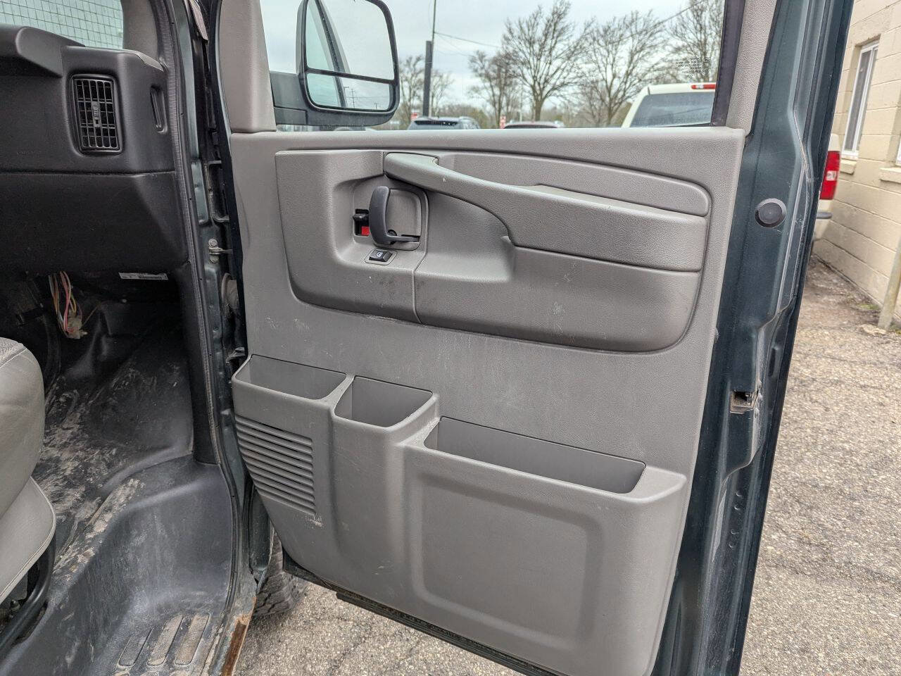 Used 2013 GMC Savana 1500 1500 AWD 3dr Cargo Van w/ Power Package image 9