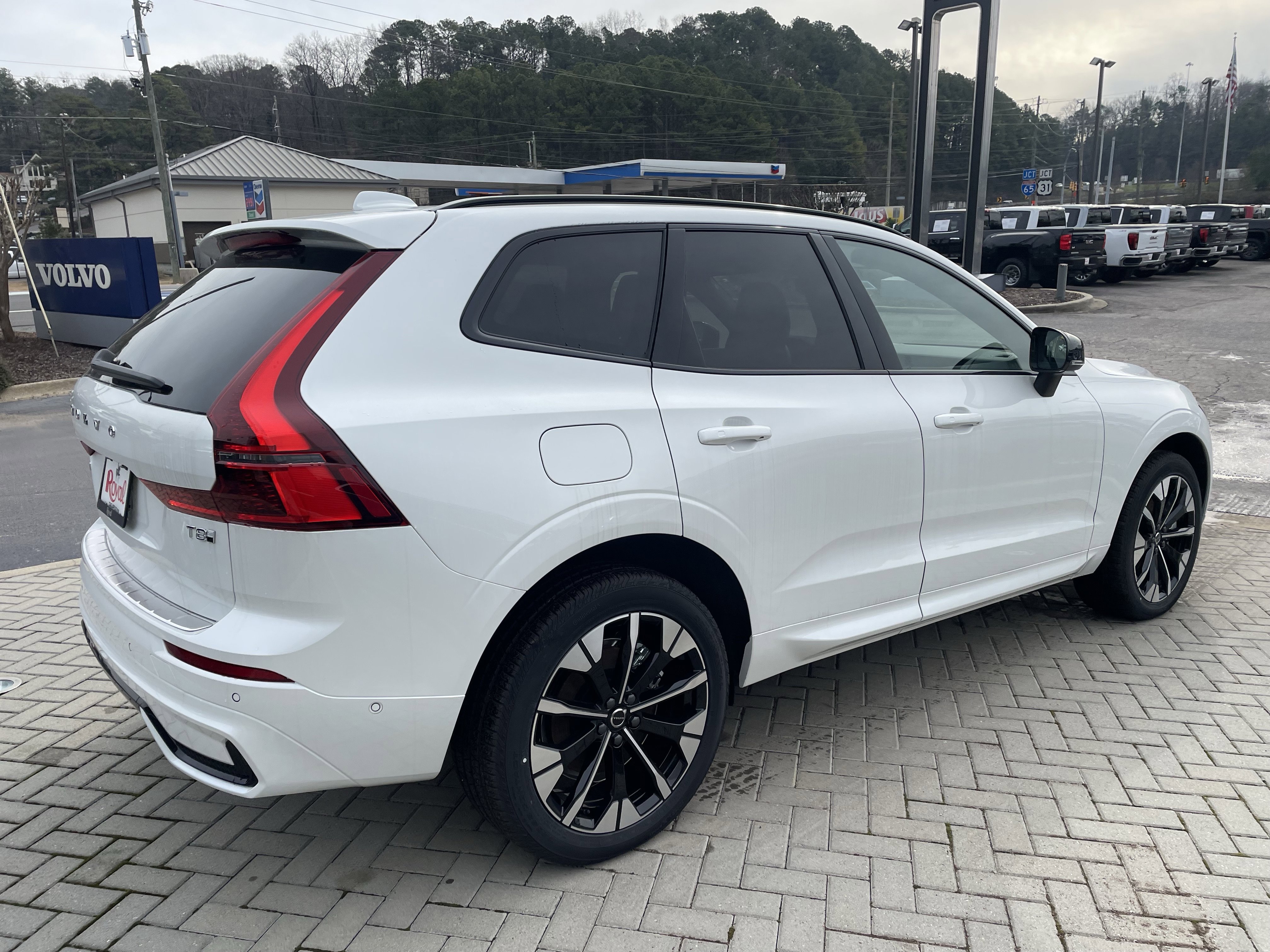 New 2026 Volvo XC60 T8 Plus w/ Protection Package Premier image 4