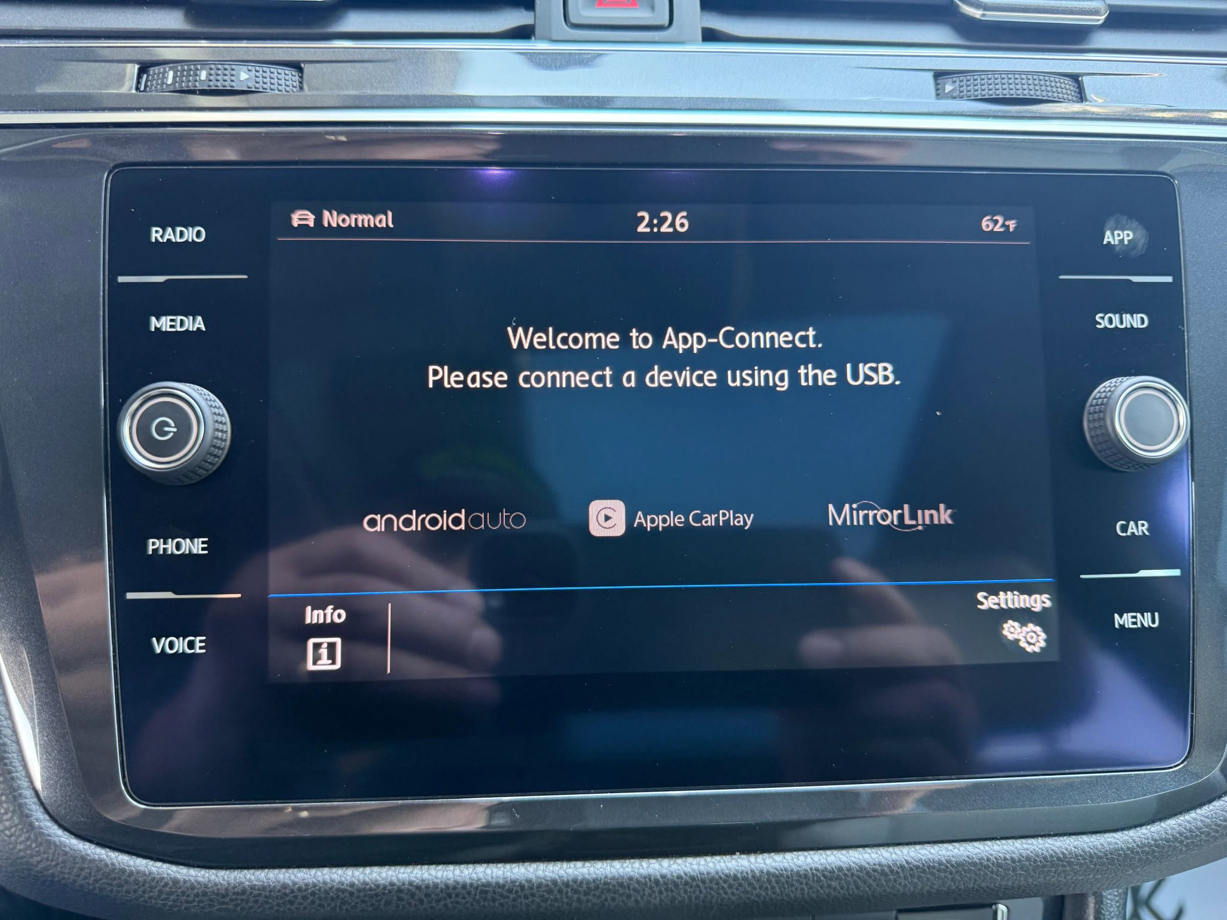 Used 2019 Volkswagen Tiguan SE w/ Panoramic Sunroof Package image 33