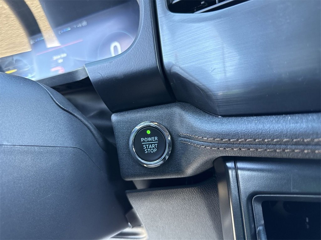 Used 2022 Ford F150 Lightning Lariat image 18