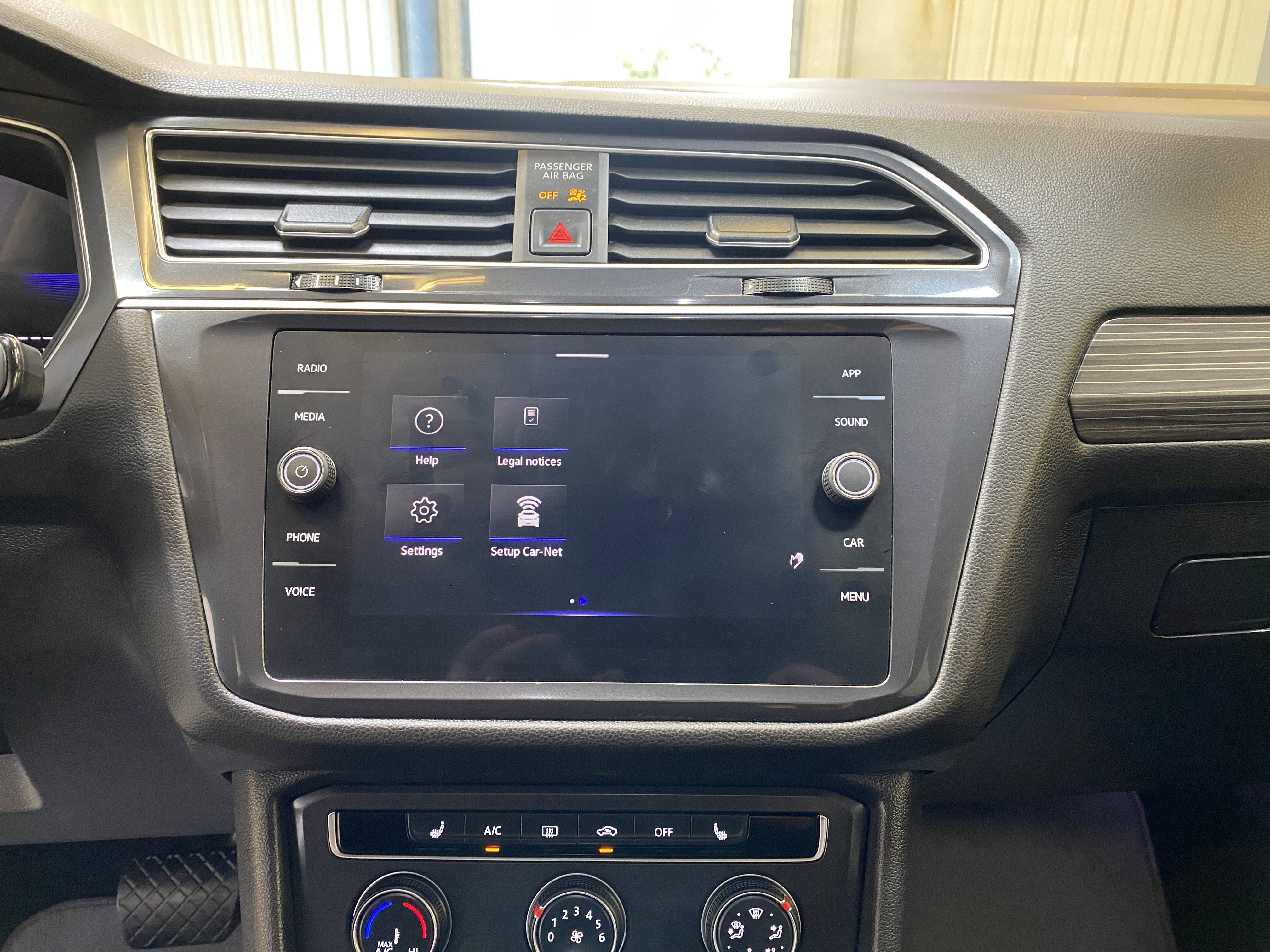 Used 2024 Volkswagen Tiguan SE image 37