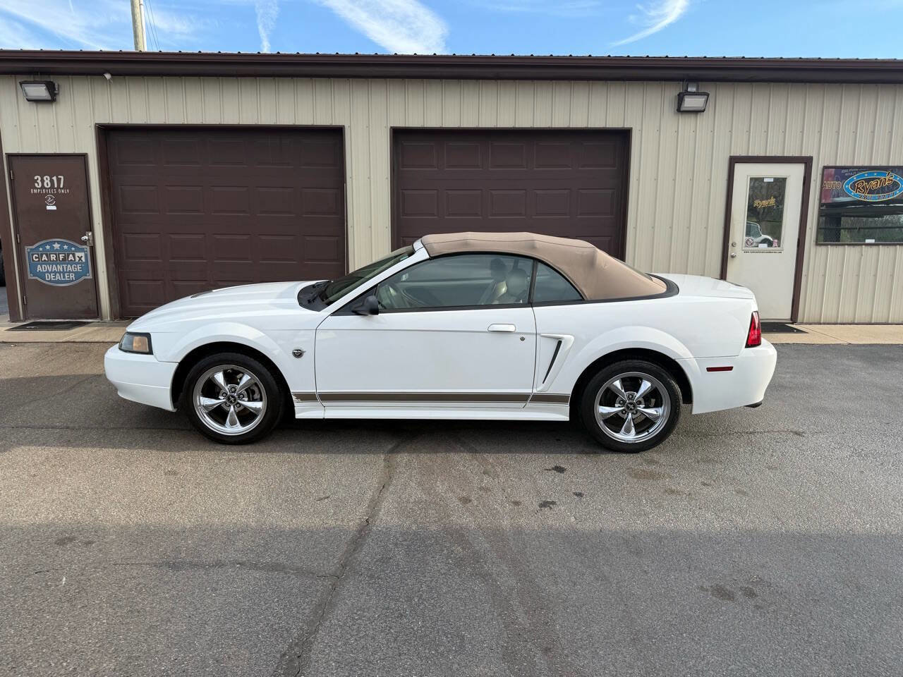 Used 2004 Ford Mustang Deluxe Convertible image 5