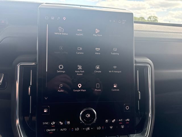 Used 2025 GMC Yukon Denali AWD/4WD image 23