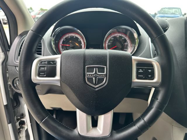 Used 2015 Dodge Grand Caravan SXT w/ UConnect Hands-Free Group FWD image 27
