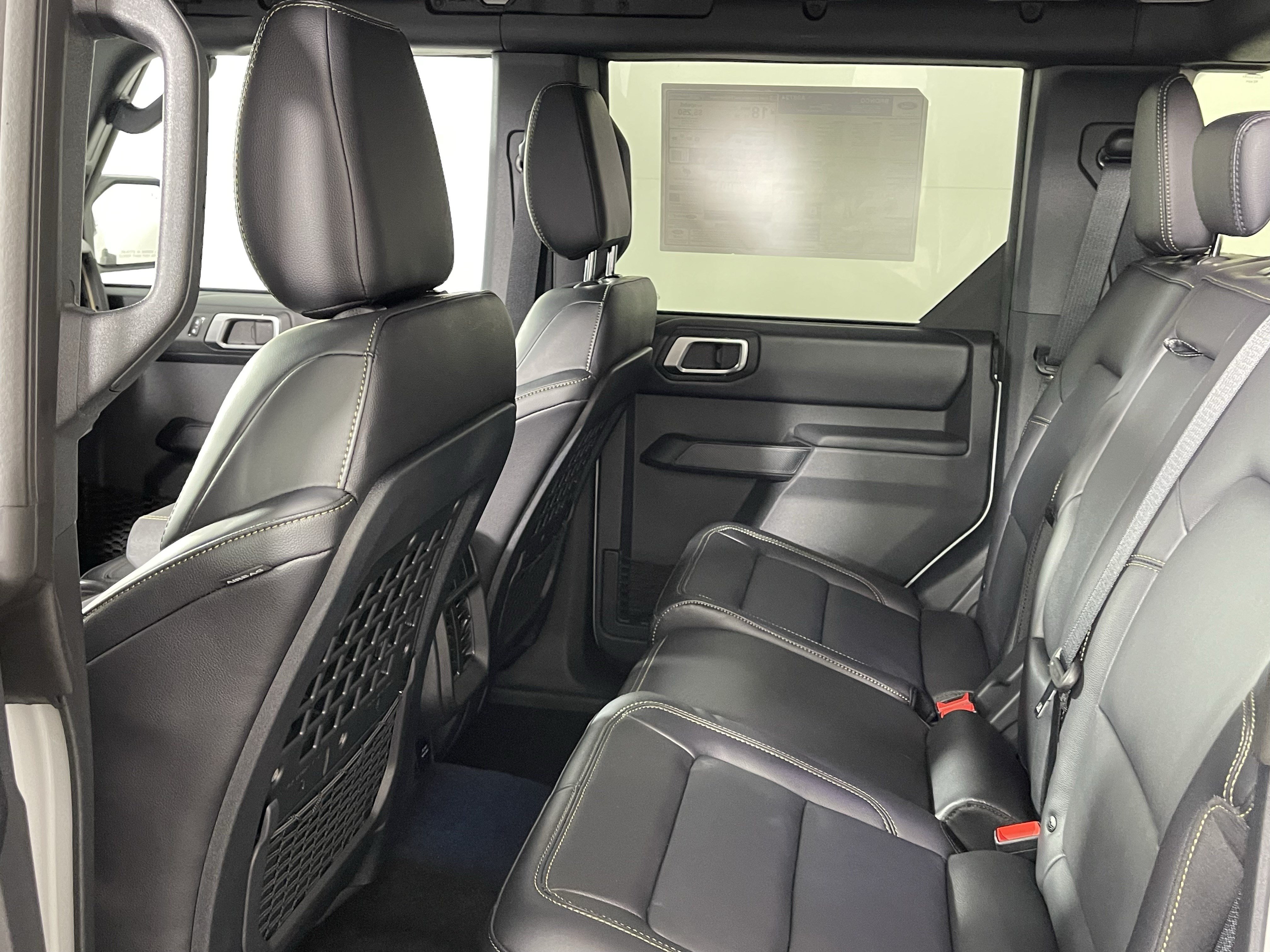 New 2026 Ford Bronco Badlands w/ Sasquatch Package AWD/4WD image 14