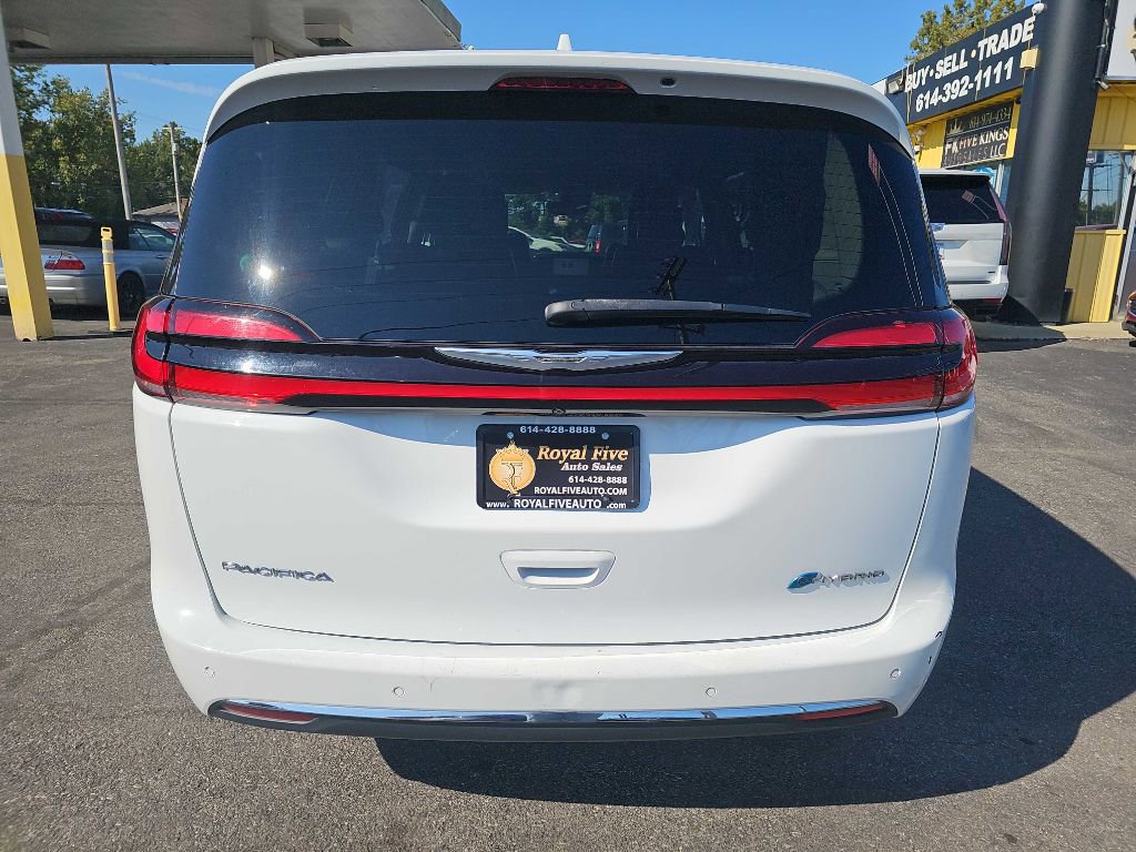 Used 2022 Chrysler Pacifica Touring-L w/ Uconnect Theater Family Group image 21