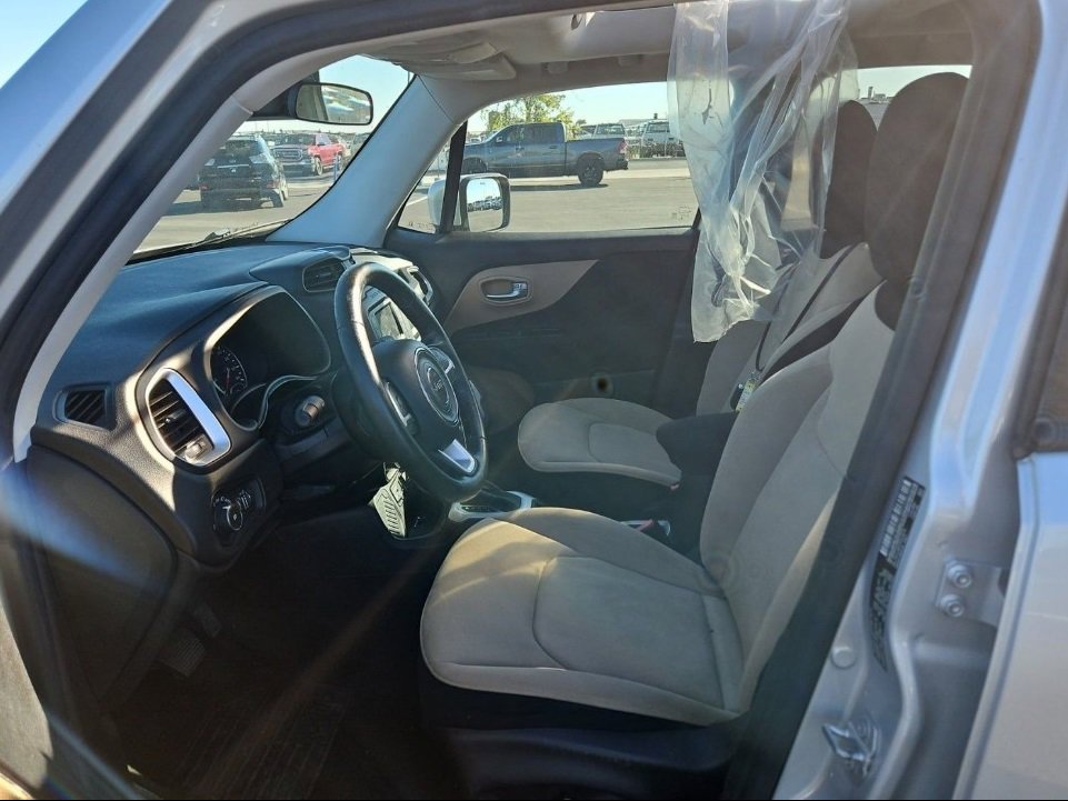 Used 2015 Jeep Renegade Latitude w/ Popular Equipment Group image 11