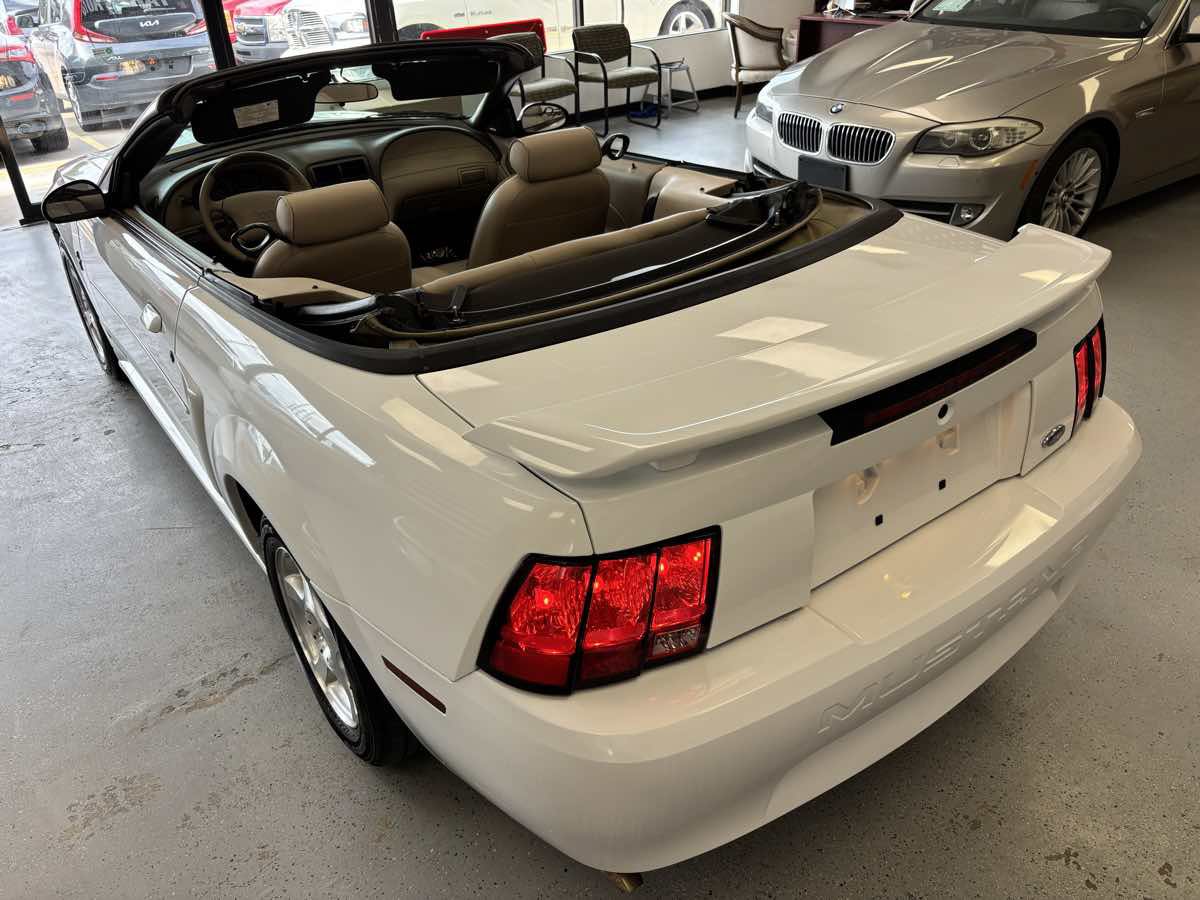 Used 2003 Ford Mustang Convertible RWD image 19