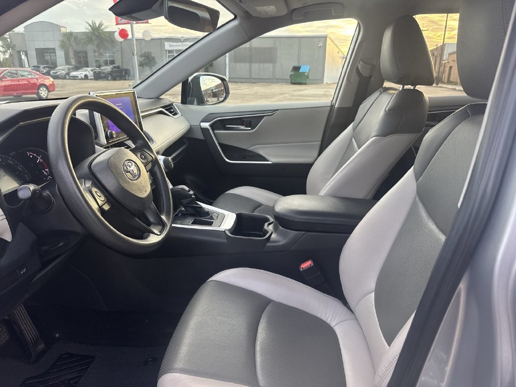 Used 2023 Toyota RAV4 XLE w/ Convenience Package FWD image 13