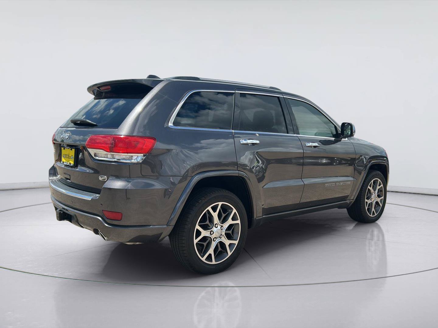 Used 2020 Jeep Grand Cherokee Overland AWD/4WD image 4
