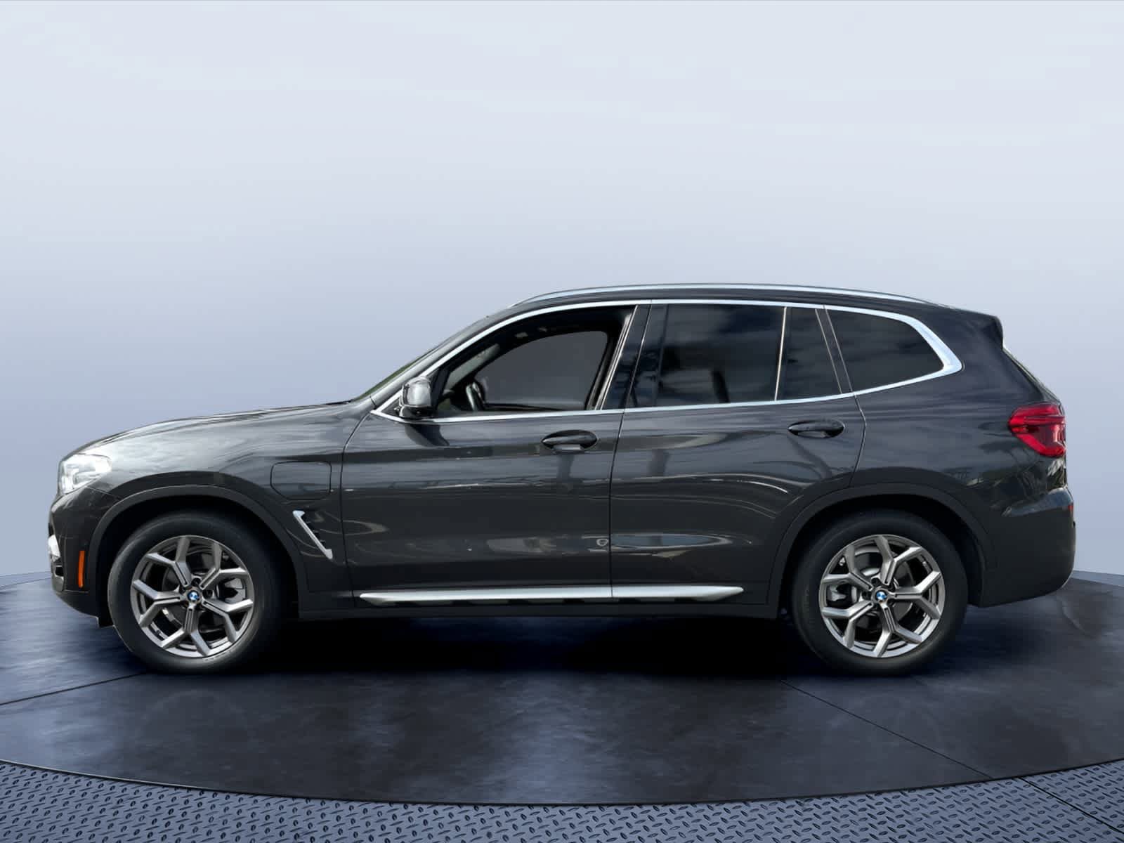 Used 2021 BMW X3 xDrive30e w/ Convenience Package AWD/4WD image 3